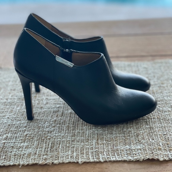 Coach Booties! Cute Coach Heel Booties. Excellent condition! - Picture 5 of 14